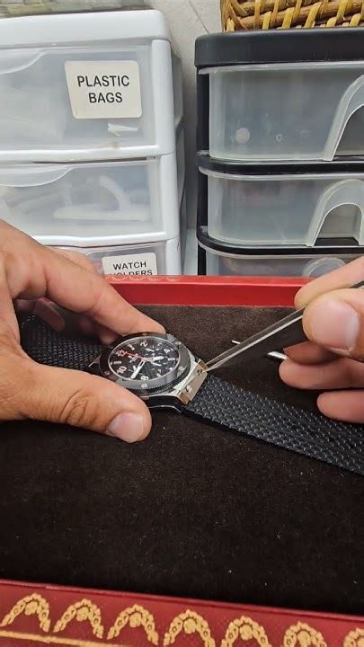 hublot big bang strap change.